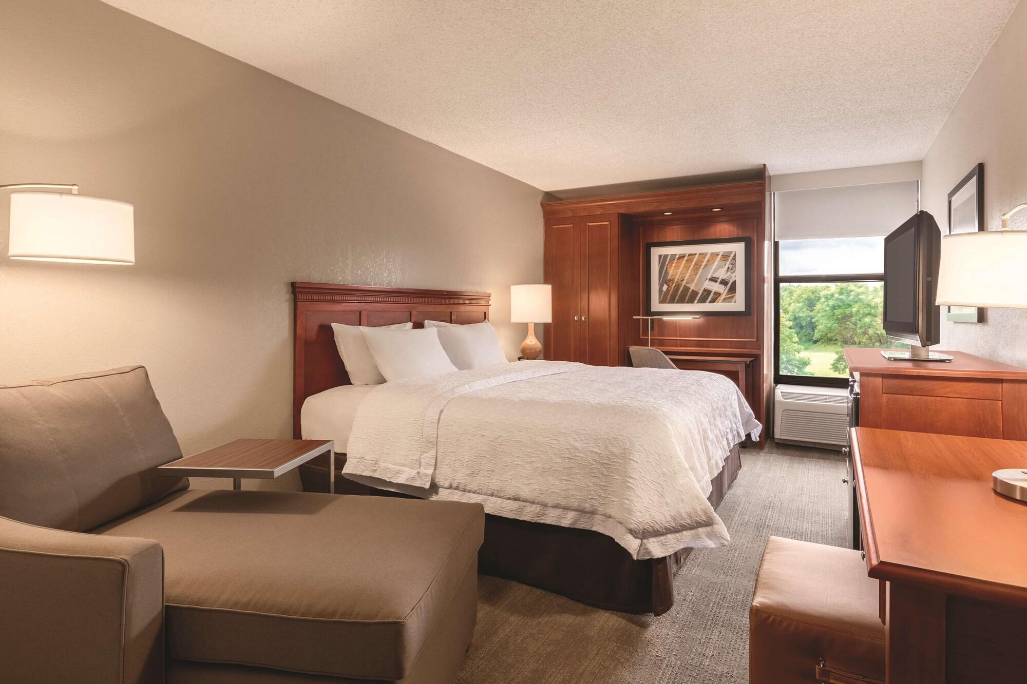 Hampton Inn Des Moines-Airport Bagian luar foto