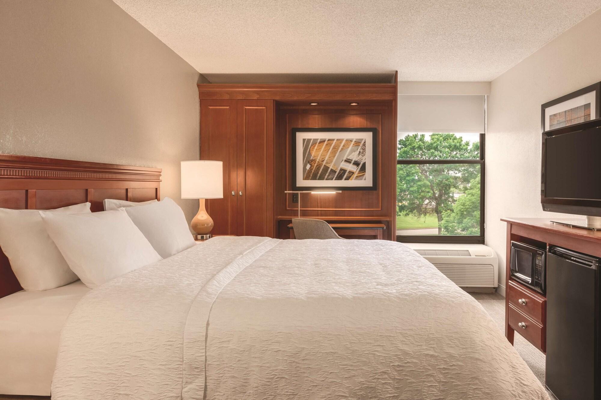 Hampton Inn Des Moines-Airport Bagian luar foto