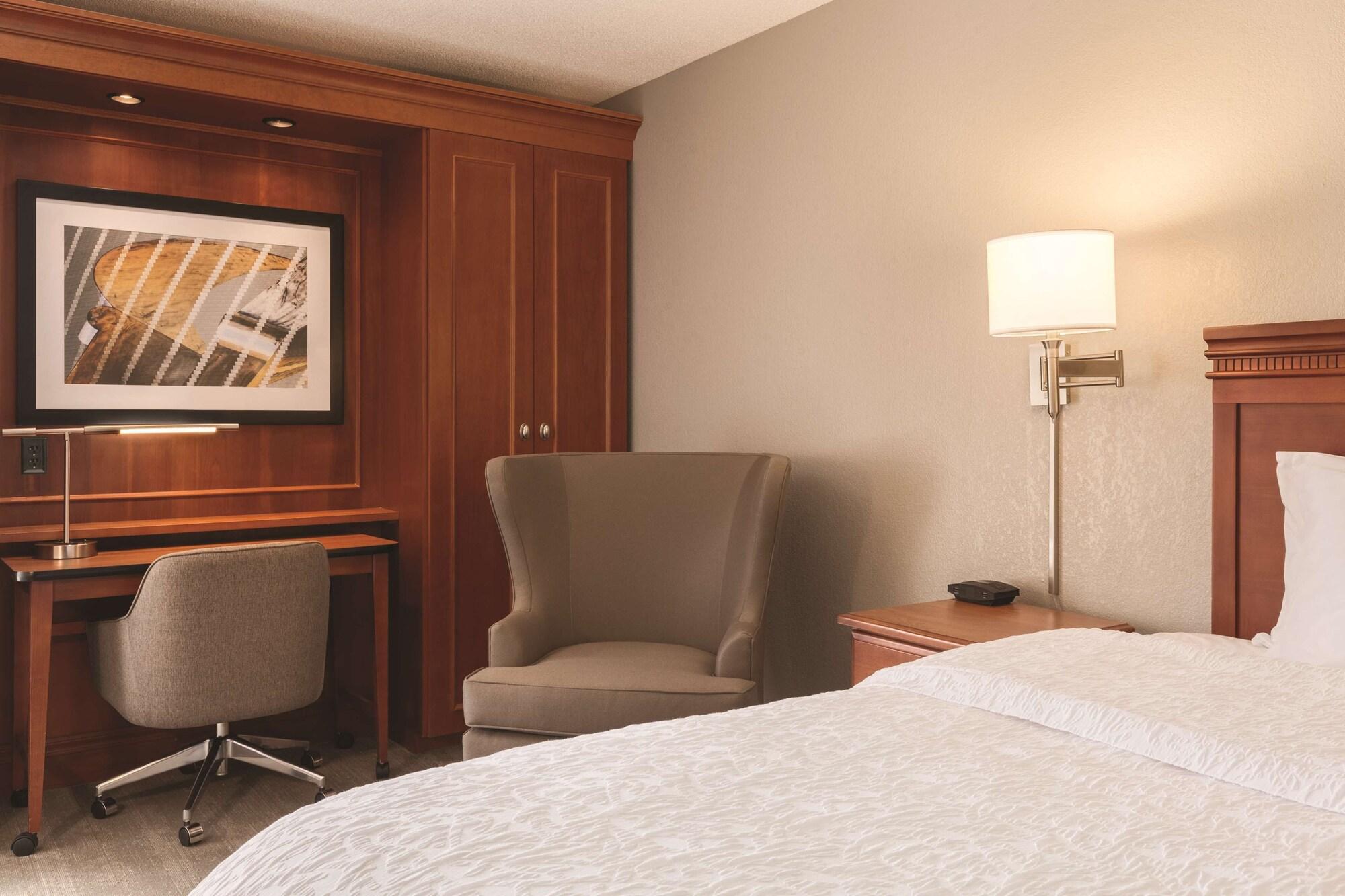 Hampton Inn Des Moines-Airport Bagian luar foto