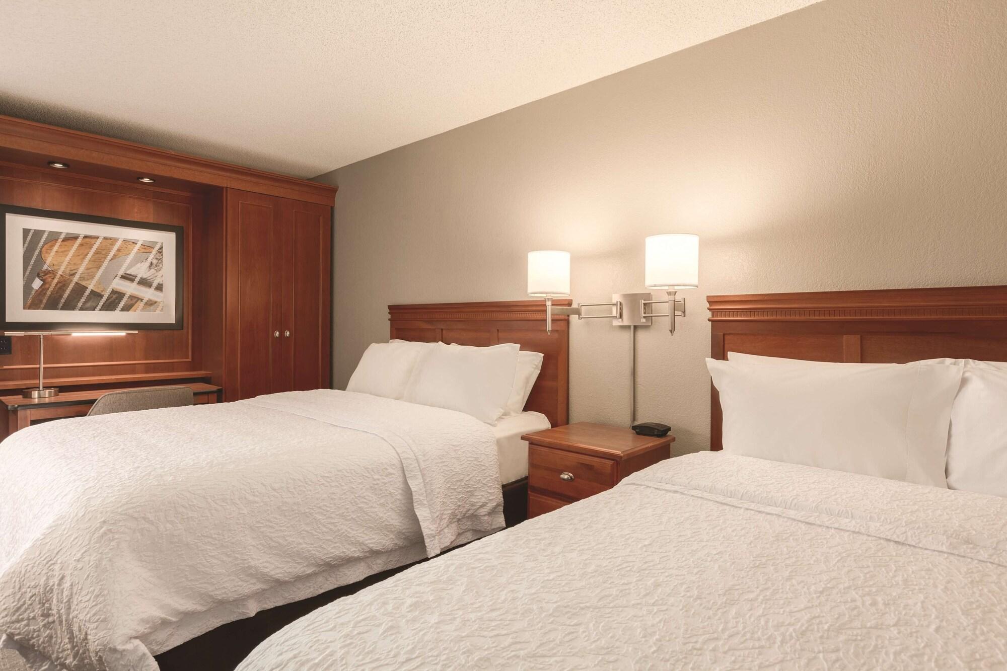 Hampton Inn Des Moines-Airport Bagian luar foto