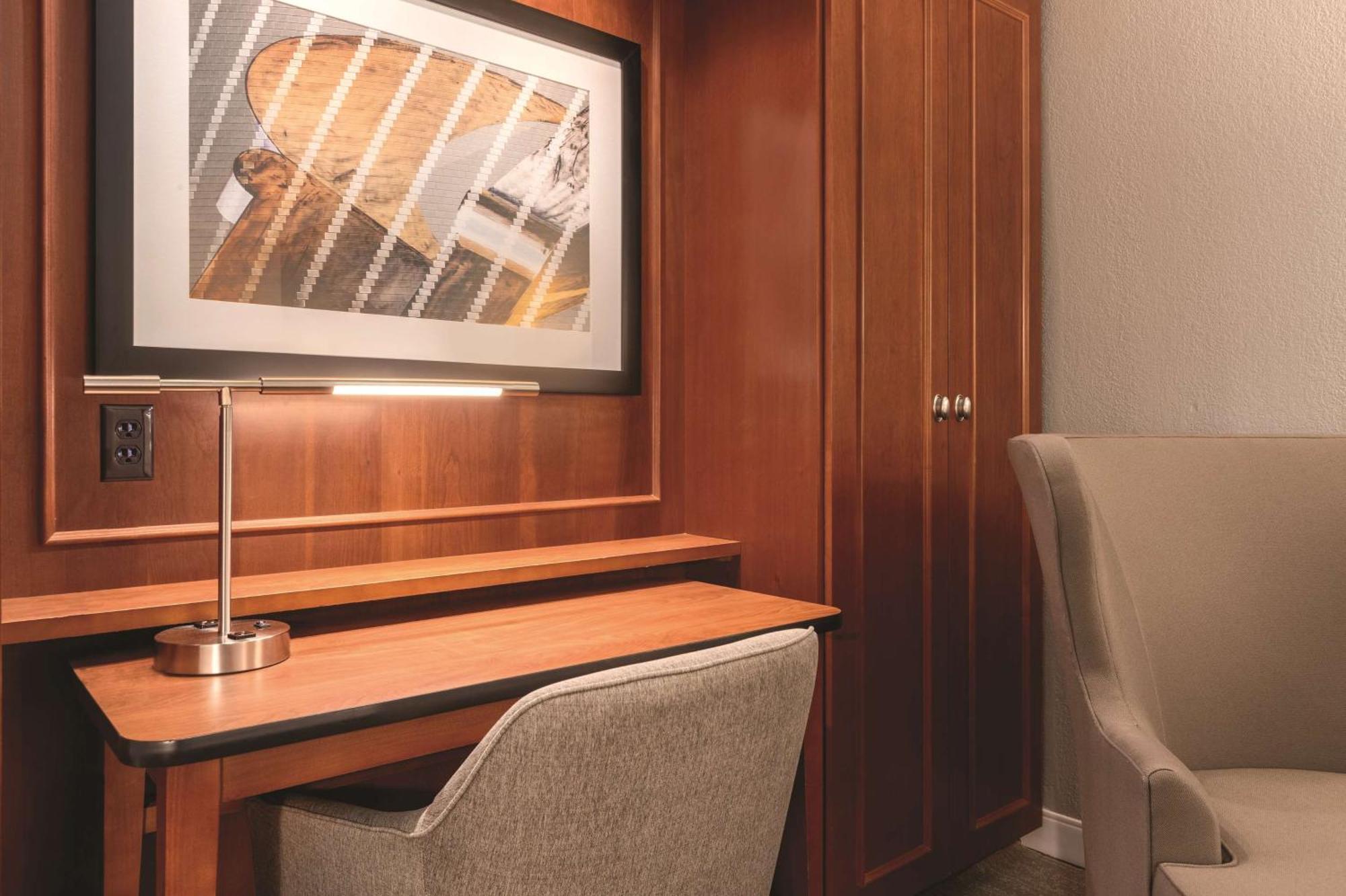 Hampton Inn Des Moines-Airport Bagian luar foto