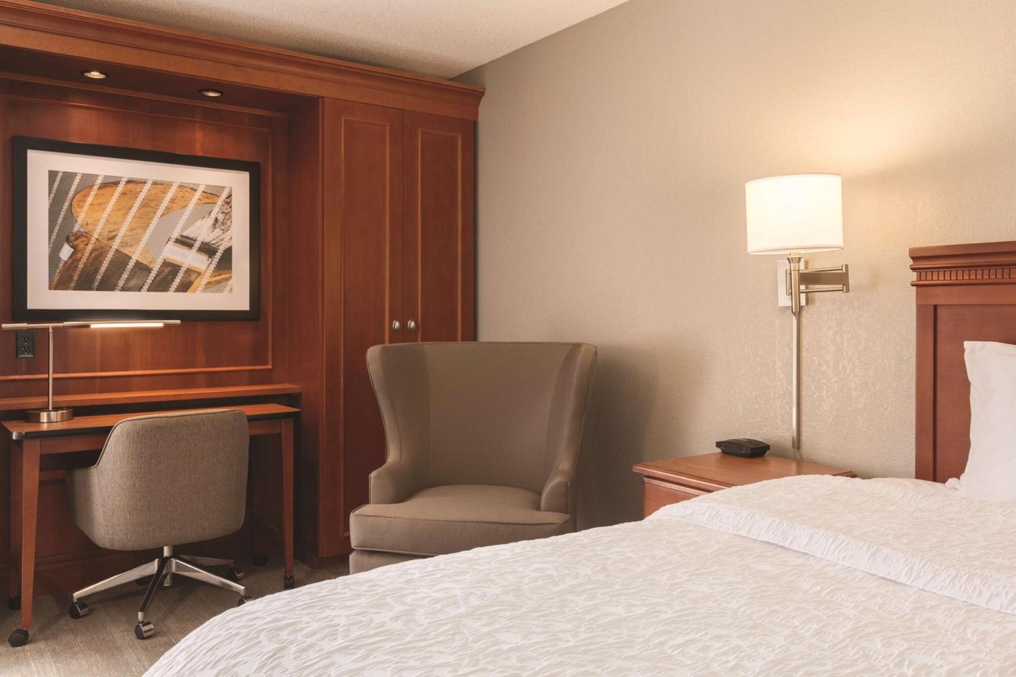 Hampton Inn Des Moines-Airport Bagian luar foto