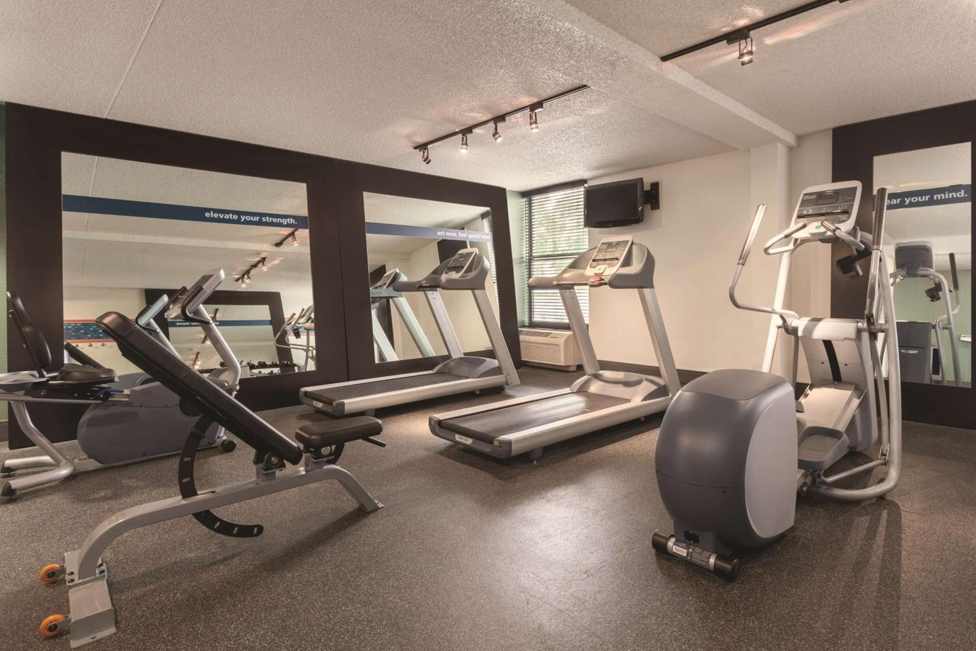 Hampton Inn Des Moines-Airport Bagian luar foto