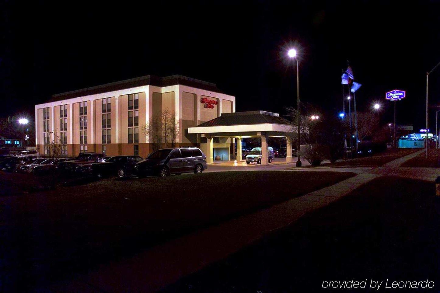 Hampton Inn Des Moines-Airport Bagian luar foto