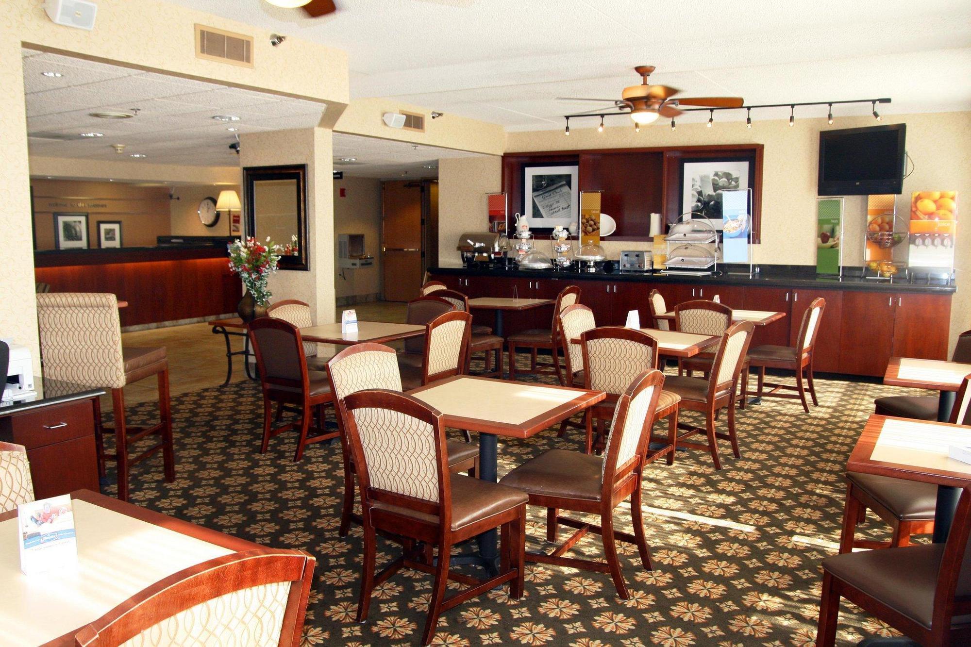 Hampton Inn Des Moines-Airport Bagian luar foto