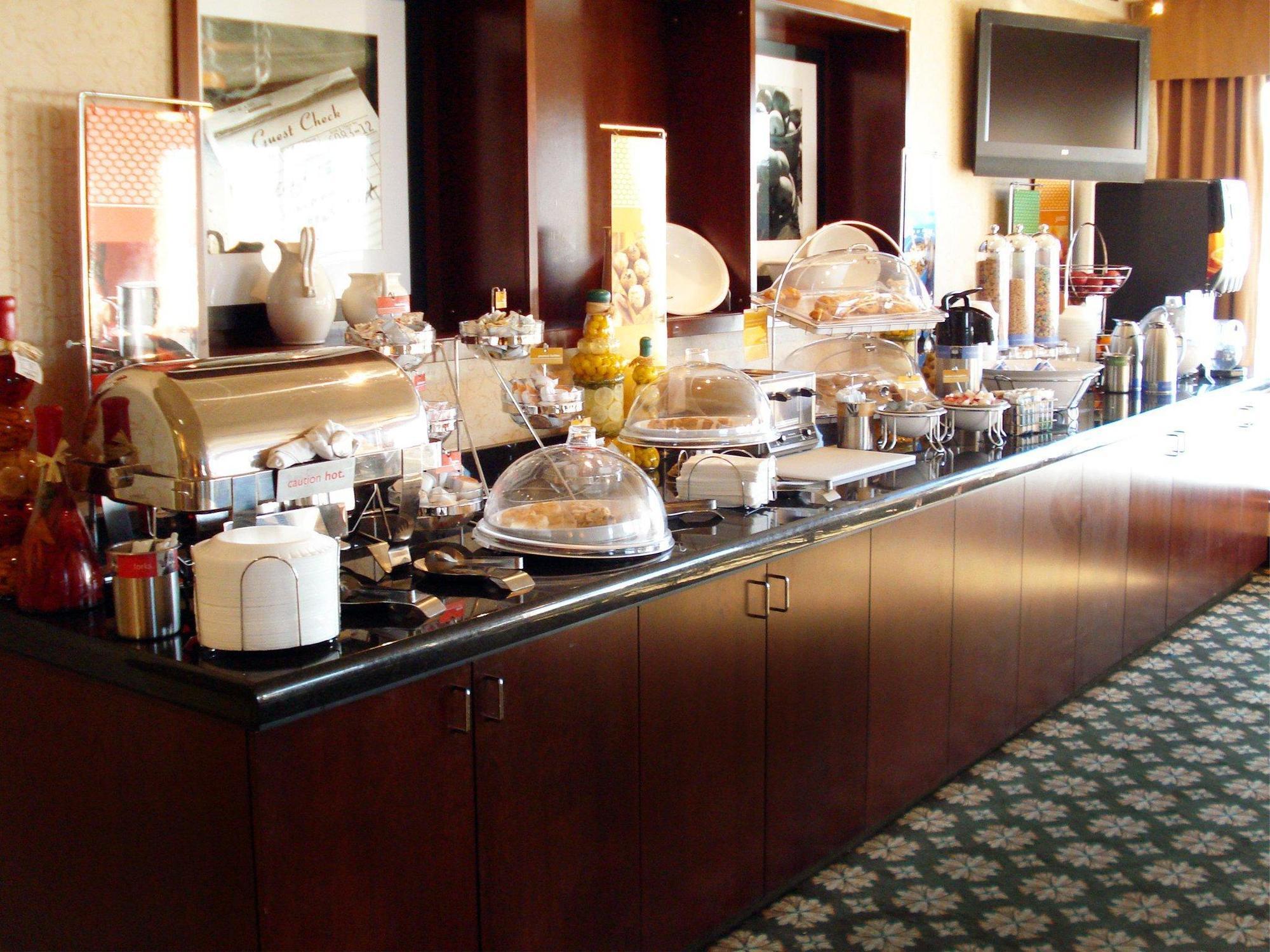 Hampton Inn Des Moines-Airport Bagian luar foto