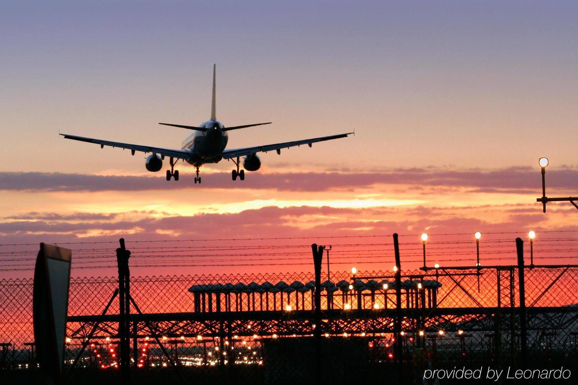 Hampton Inn Des Moines-Airport Bagian luar foto